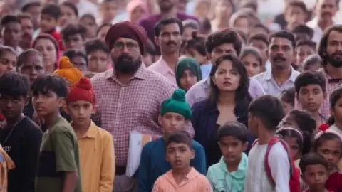 Still 8 of Pharma (Season 1) WEB-DL [Hindi (DD5.1) & Malayalam] 4K 1080p 720p & 480p [x264/HEVC] | [ALL Episodes] | JioHotStar Series