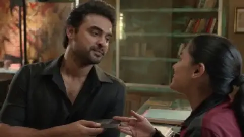 Still 6 of Minnal Murali (2021) WEB-DL [Hindi & Malayalam DD5.1] 1080p 720p & 480p [x264/HEVC]