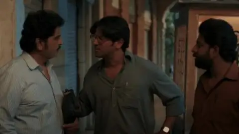 Still 4 of Lucky Baskhar (2024) WEB-DL [Hindi (DD5.1) & Telugu] 4K 1080p 720p & 480p Dual Audio [x264/10Bit-HEVC]