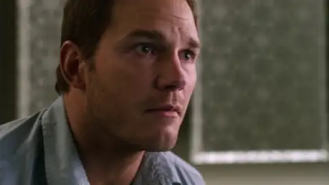 Still 1 of Passengers (2016) BluRay [Hindi (ORG 5.1) & English] 4K 1080p 720p & 480p [x264/10Bit-HEVC]