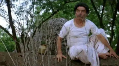 Still 4 of Malamaal Weekly (2006) WEB-DL [Hindi DD2.0] 1080p 720p & 480p [x264/HEVC]