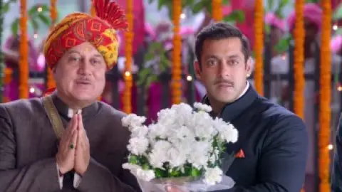Still 1 of Prem Ratan Dhan Payo (2015) BluRay [Hindi DD5.1] 1080p 720p & 480p [x264/HEVC]