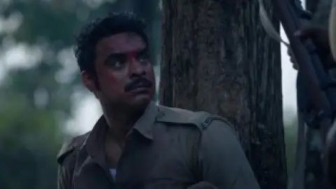 Still 8 of Narivetta (2025) DS4K WEB-DL [Hindi (DD5.1) & Malayalam] 4K 1080p 720p & 480p Dual Audio [x264/10Bit-HEVC]