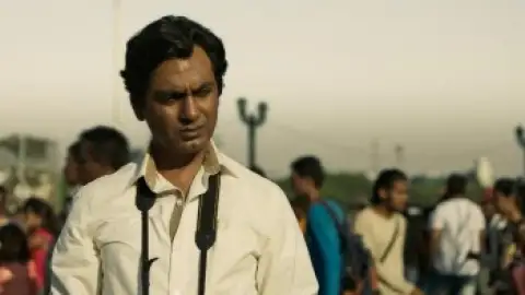 Still 1 of Photograph (2019) WEB-DL [Hindi DD5.1] 4K 1080p 720p & 480p [x264/HEVC]