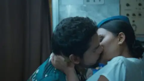 Still 1 of Mastram (Season 1) WEB-DL [Hindi 2.0] 1080p 720p & 480p [x264] | MX Series