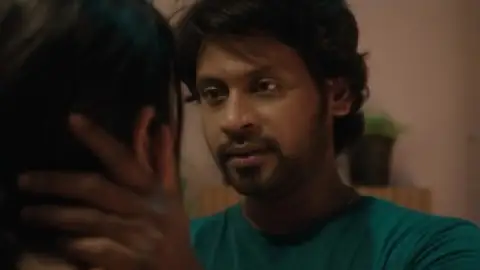 Still 2 of Aan Paavam Pollathathu (2025) WEB-DL [Hindi (DD5.1) & Tamil] 4K 1080p 720p & 480p Dual Audio [x264/HEVC]