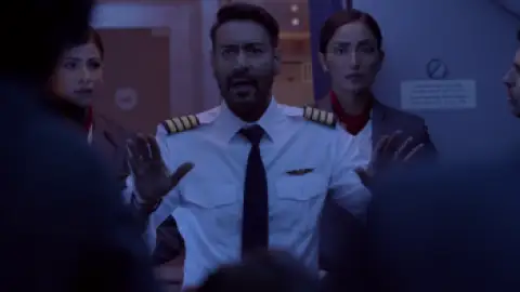 Still 3 of RunWay 34 (2022) WEB-DL [Hindi DD5.1] 1080p 720p & 480p [x264/HEVC] HD