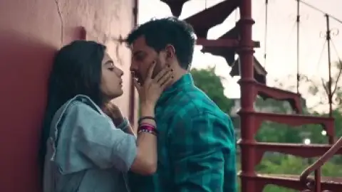 Still 2 of Saale Aashiq (2025) HDTV Hindi (ORG 5.1) 1080p 720p & 480p [x264/HEVC] | [No-Ads]