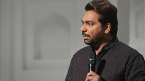 Still 2 of Zakir Khan: Tathastu (2022) Hindi WEB-DL 1080p 720p & 480p x264 DD5.1 | Full Stand-up