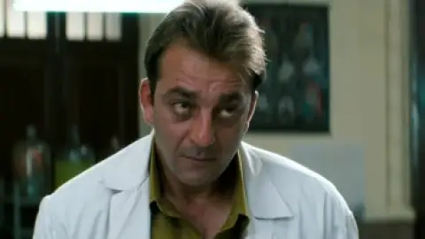 Still 2 of Munna Bhai M.B.B.S. (2003) WEB-DL [Hindi DD5.1] 1080p 720p & 480p [x264/HEVC]