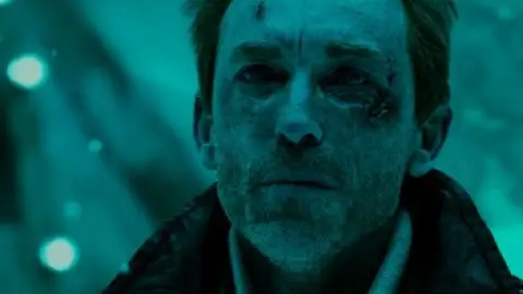 Still 6 of Watchmen (2009) ULTIMATE EDITION BluRay [Hindi (ORG 5.1) & English] 4K 1080p 720p & 480p Dual Audio [x264/10Bit-HEVC]