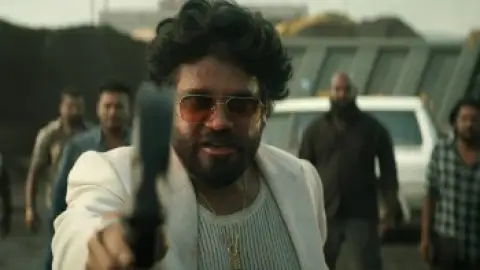 Still 4 of Coolie (2025) DS4K WEB-DL [Hindi (DD5.1) & Tamil] 4K 1080p 720p & 480p Dual Audio [x264/10Bit-HEVC]