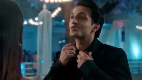 Still 2 of Knock Knock Kaun Hai (Season 1) WEB-DL Hindi 1080p 720p & 480p x264 DD2.0 | AMZN Series