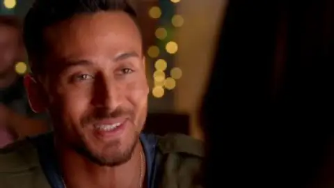 Still 1 of Baaghi 2 (2018) WEB-DL [Hindi DD5.1] 1080p 720p & 480p [x264/HEVC]