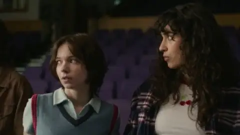 Still 4 of A Good Girl’s Guide to Murder (Season 2) WEB-DL [Hindi (DD5.1) & English] 4K 1080p 720p & 480p Dual Audio [x264/10Bit-HEVC] | NF Series