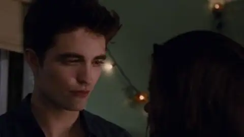 Still 2 of The Twilight Saga: Breaking Dawn – Part 1 (2011) EXTENDED BluRay [Hindi (ORG 5.1) & English] 1080p 720p & 480p [x264/10Bit-HEVC]