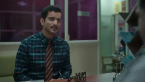 Still 8 of Gullak (Season 5) DS4K WEB-DL [Hindi DD5.1] 4K 1080p 720p & 480p [x264/HEVC] HD | [SonyLiv Series] [EP-07 Added]