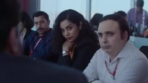 Still 7 of The Broken News (Season 1) WEB-DL [Hindi DD5.1] 1080p 720p & 480p [x264/ESubs] HD | ALL Episodes [ZEE5 Series]