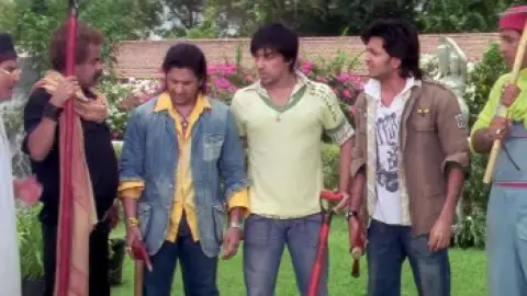 Still 4 of Dhamaal (2007) WEB-DL [Hindi DD5.1] 1080p 720p & 480p [x264/HEVC]