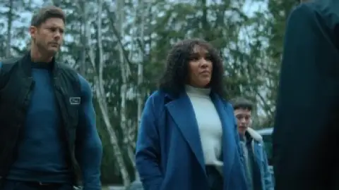 Still 6 of The Umbrella Academy (Season 1) WEB-DL [Hindi (DD5.1) & English] 1080p 720p & 480p [x264/Esubs] | [ALL Episodes] | NF Series