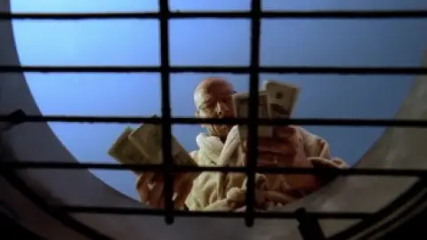 Still 1 of Breaking Bad (Season 3) BluRay [Hindi (ORG DD2.0) & English 5.1] 1080p 720p & 480p [x264/10Bit-HEVC] | TVSeries [ALL Episodes]