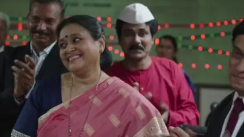 Still 4 of Love per Square Foot (2018) WEB-DL [Hindi DD5.1] 1080p 720p & 480p [x264/ESubs]