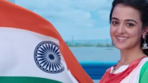 Still 6 of Heer Express (2025) DS4K WEB-DL [Hindi DD5.1] 4K 1080p 720p & 480p [x264/HEVC]