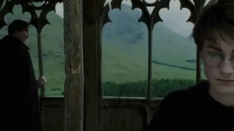 Still 3 of Harry Potter and the Prisoner of Azkaban (2004) BluRay [Hindi (ORG 2.0) & English] 1080p 720p & 480p Dual Audio [x264/10Bit-HEVC]
